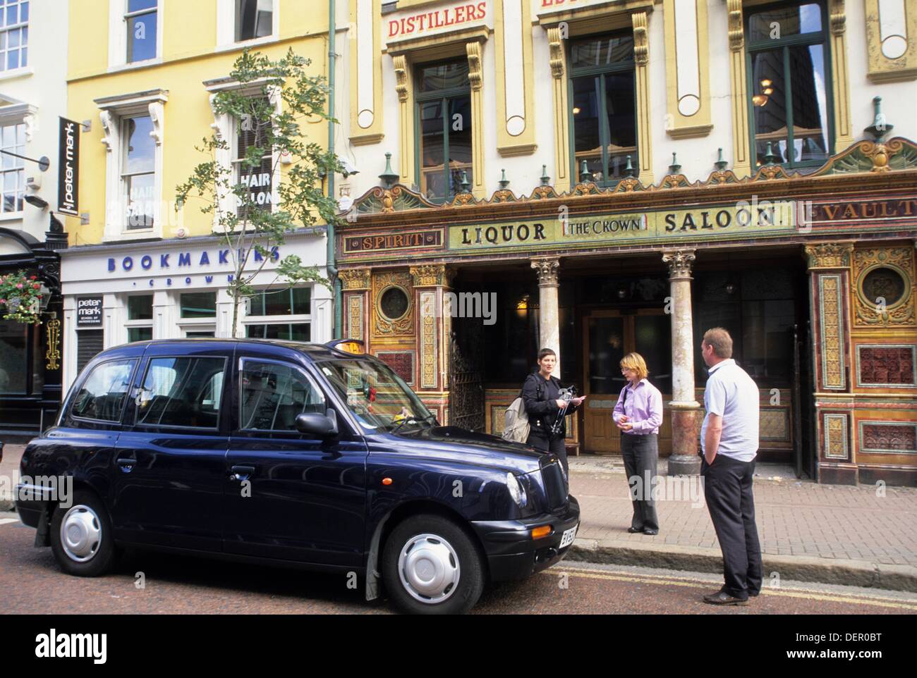 The Crown Bar, Belfast´s most famous bar, Belfast, Northern Ireland