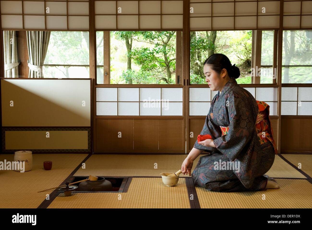 preparation of tea ,art du thé, Ryokan Mikawaya, Hakone, île d´Honshu