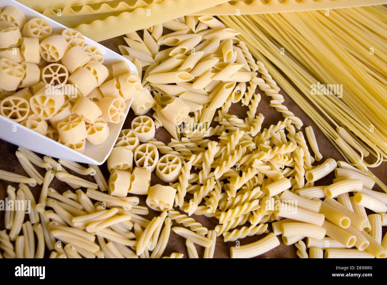 Italy, Maglie, making pasta by Pastificio Benedetto Cavalieri Stock Photo -  Alamy