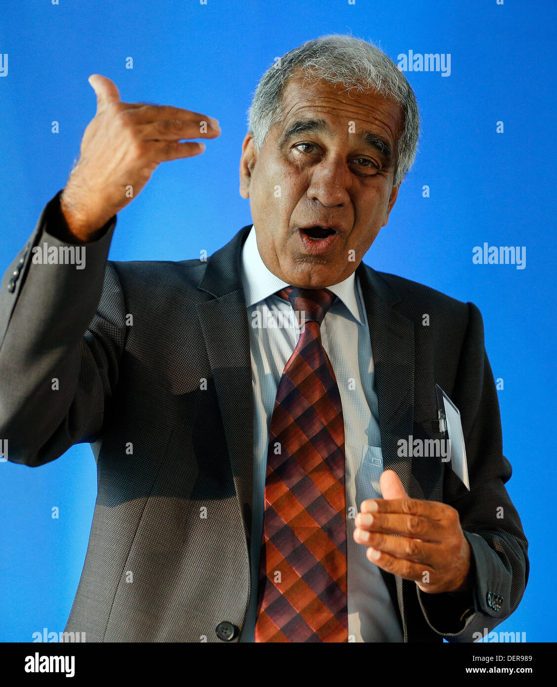 Climatologist Mojib Latif speaks at the press conference of the Extreme Weather Congress at Kuehne Logistic University in Hamburg, Germany, 23 September 2013. Experts and scientists will present the current state of research on the developments of extreme weather phenomena as climate change takes place. Photo: AXEL HEIMKEN Stock Photo