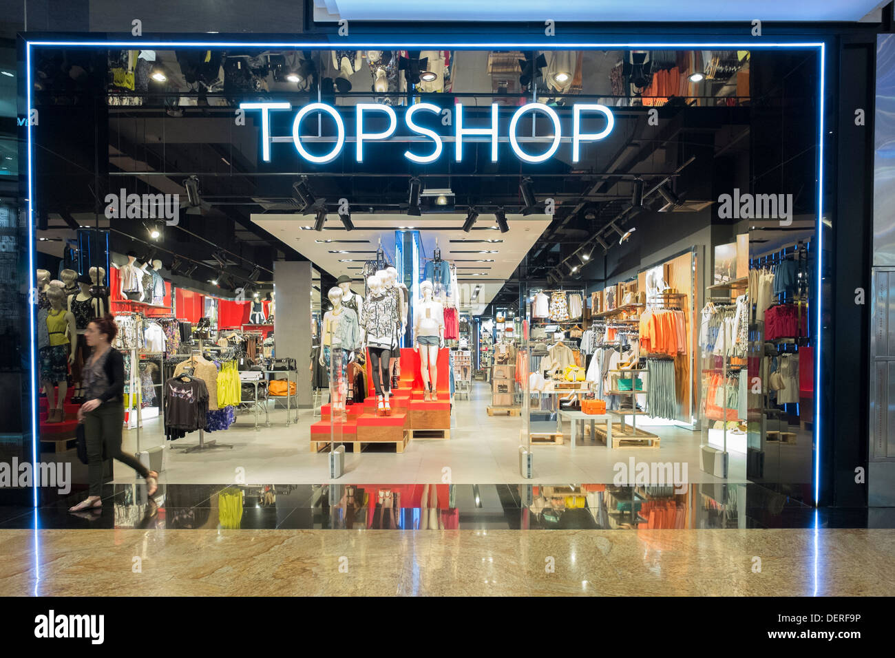 Topshop store interior hi-res stock photography and images - Alamy