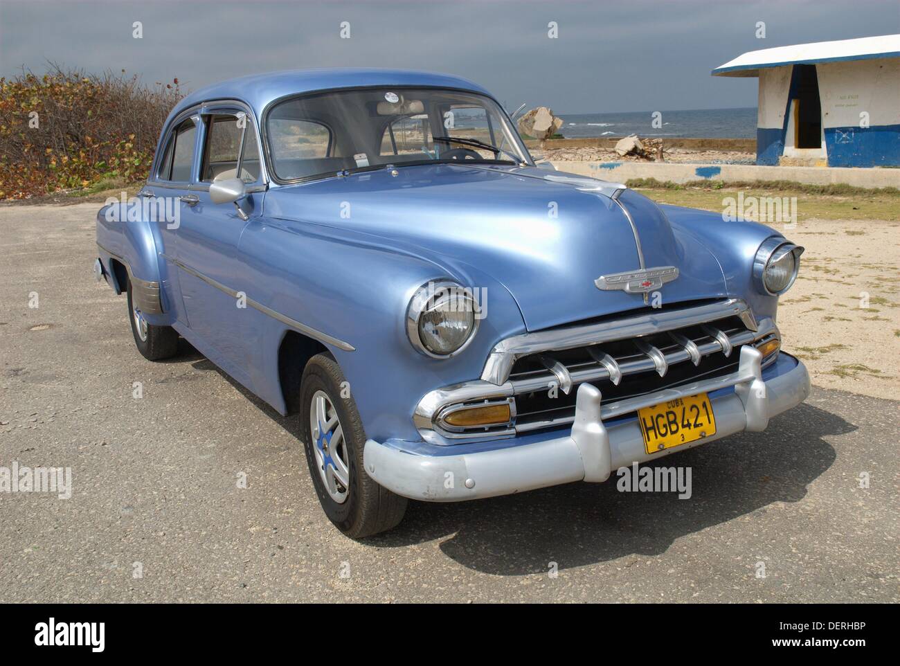 Un carro americano, modelo Cherovlet 1952, estacionado en La Habana, Cuba  Stock Photo - Alamy