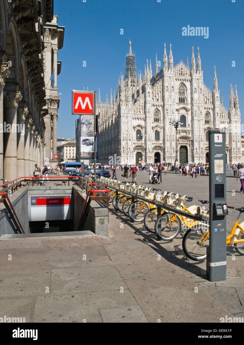 metro entrance in Piazza Duomo square, Milan, Italy Stock Photo - Alamy