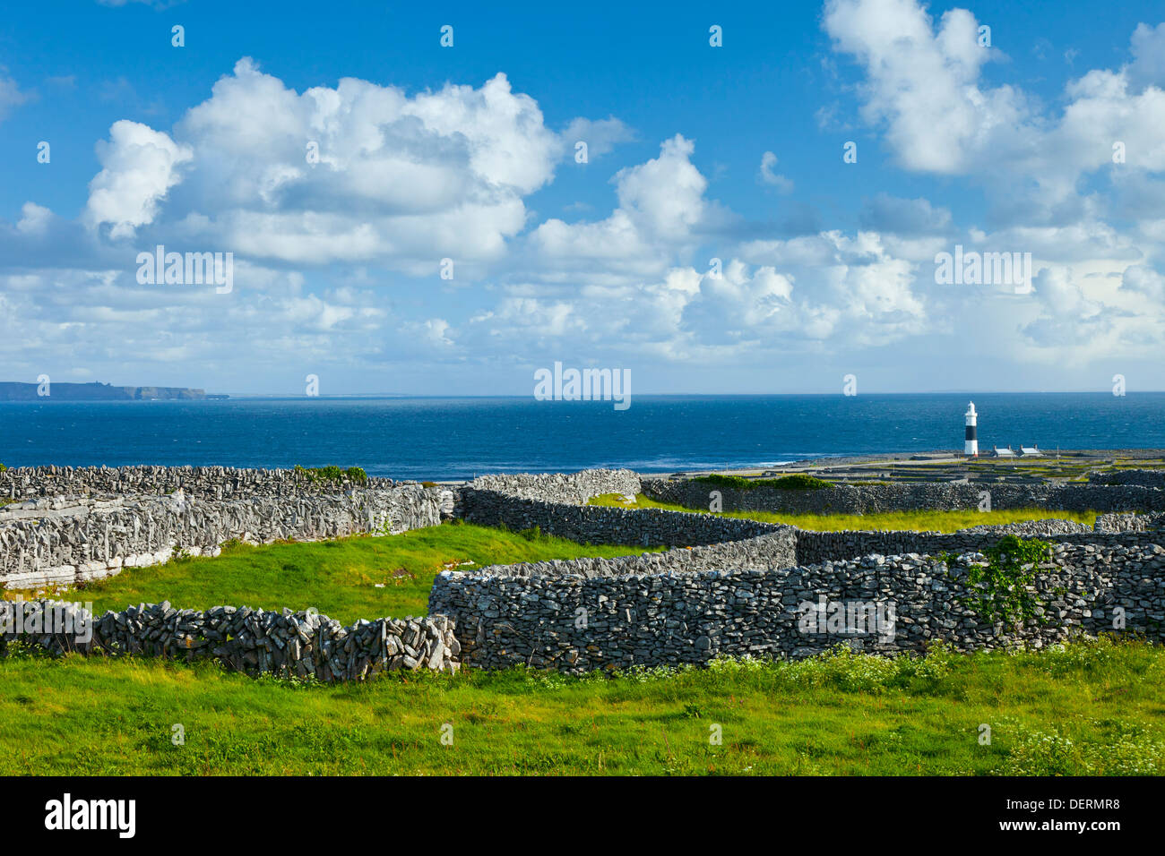 Inisheer lighthouse hi-res stock photography and images - Alamy