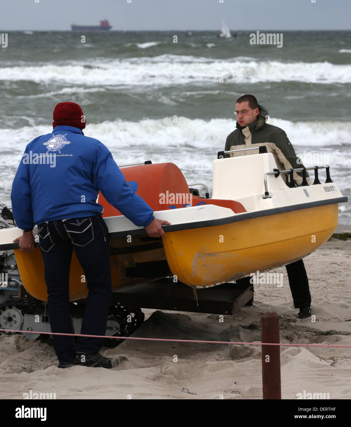 Helper boat hi-res stock photography and images - Alamy