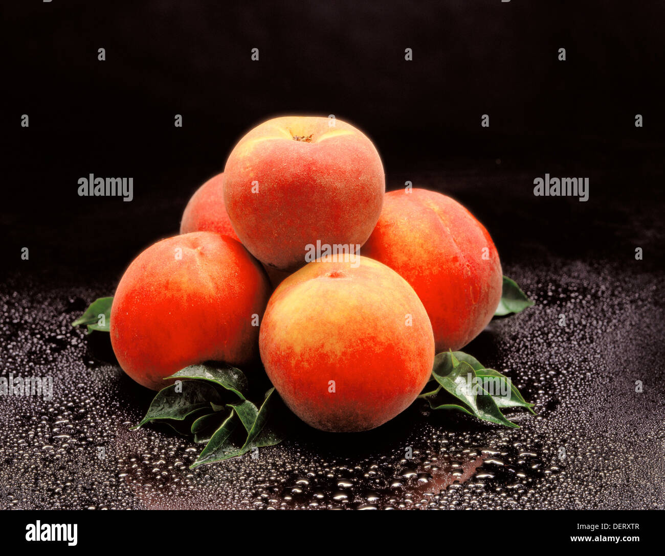 Wet peaches hi-res stock photography and images - Page 3 - Alamy