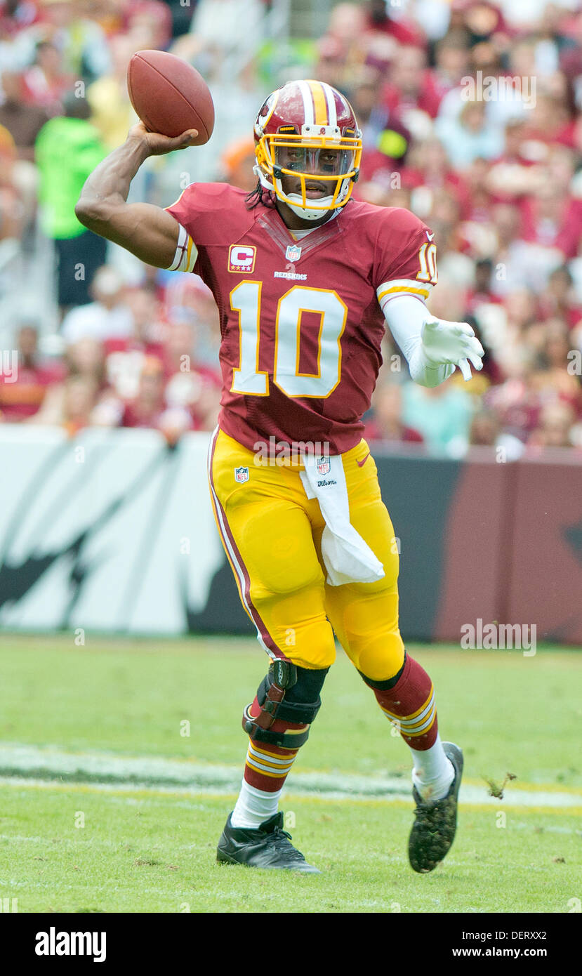Washington Redskins quarterback Robert Griffin III (10