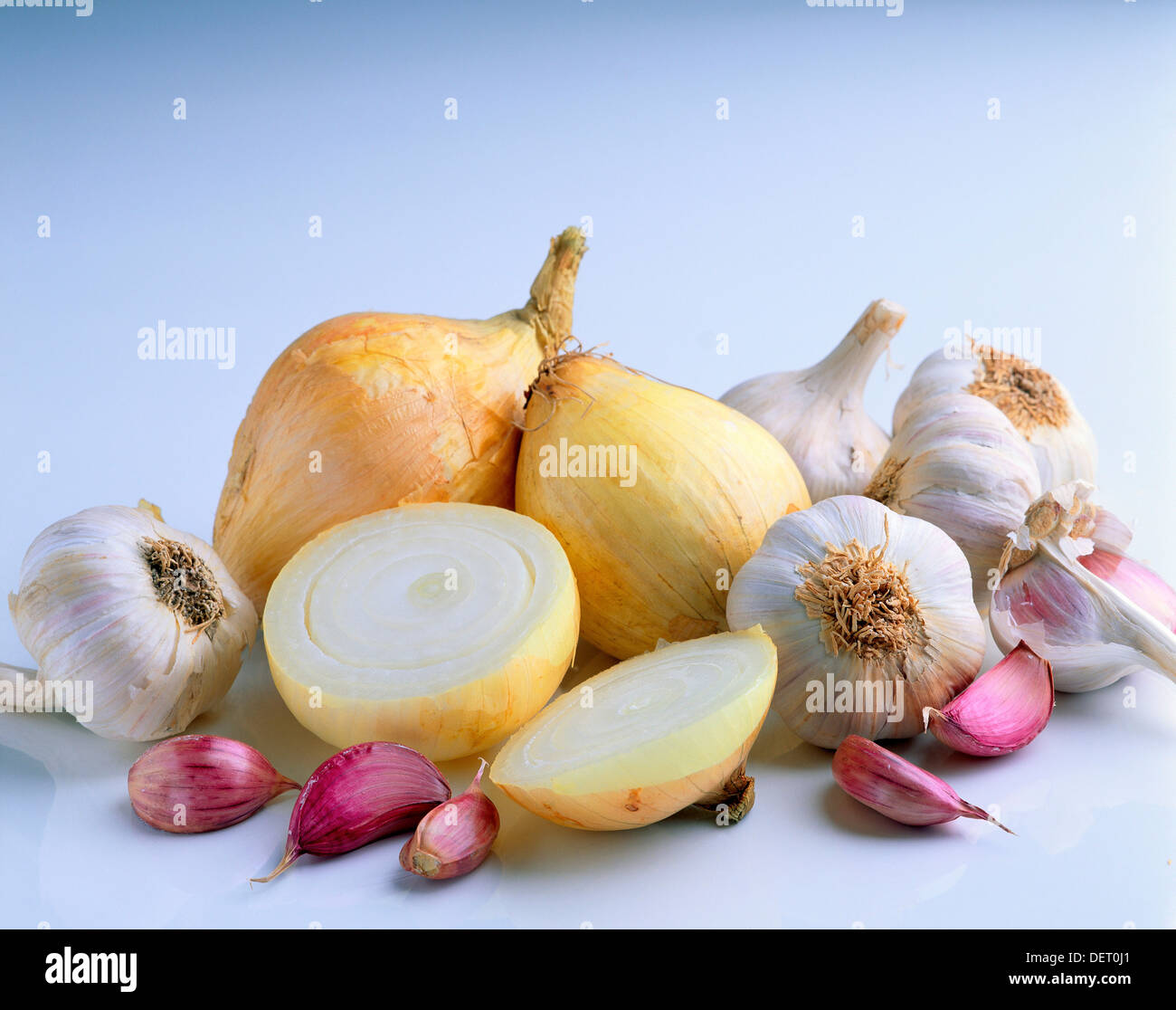 Garlic and onions Stock Photo Alamy