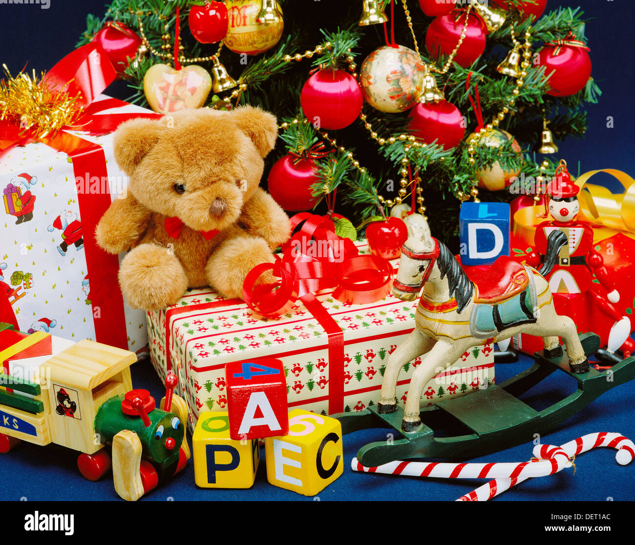 Christmas tree and gifts Stock Photo - Alamy