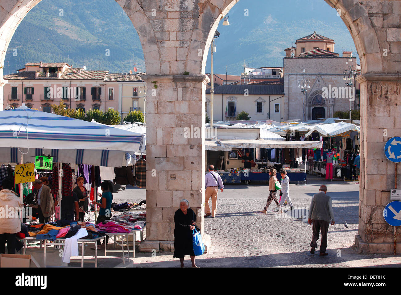 The market on Piazza Garibaldi in Sulmona, Italy Stock Photo Alamy