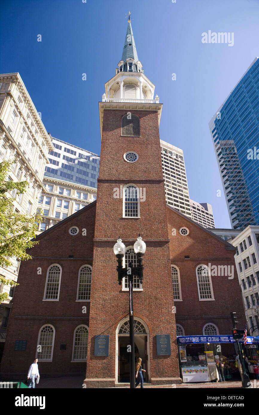 Puritan meeting house hi-res stock photography and images - Alamy