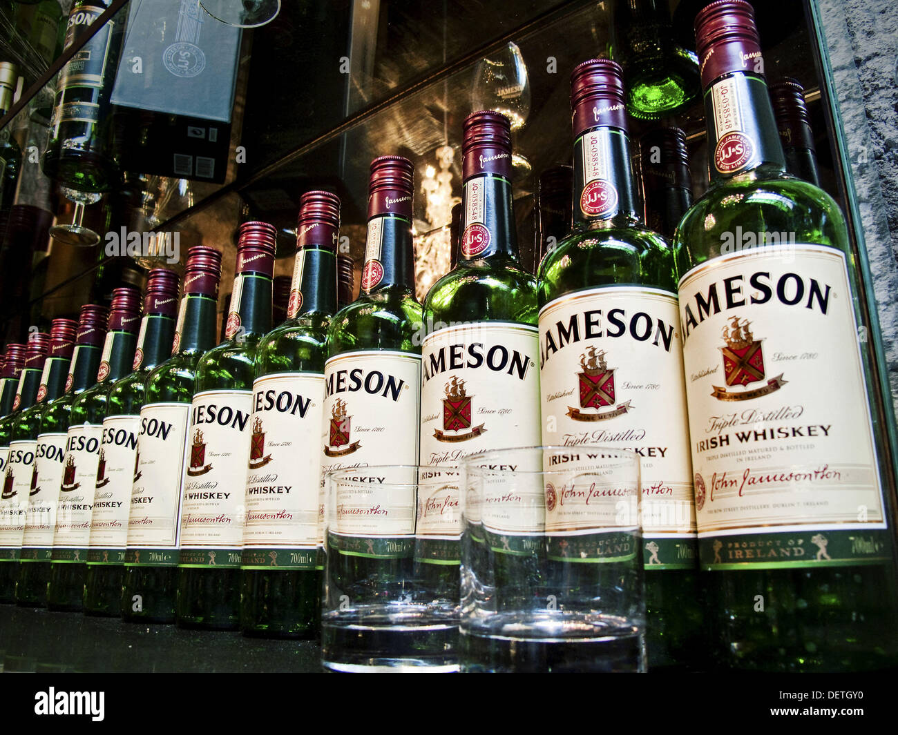 Set of bottles and glasses of whiskey, Dublin, Ireland Stock Photo Alamy