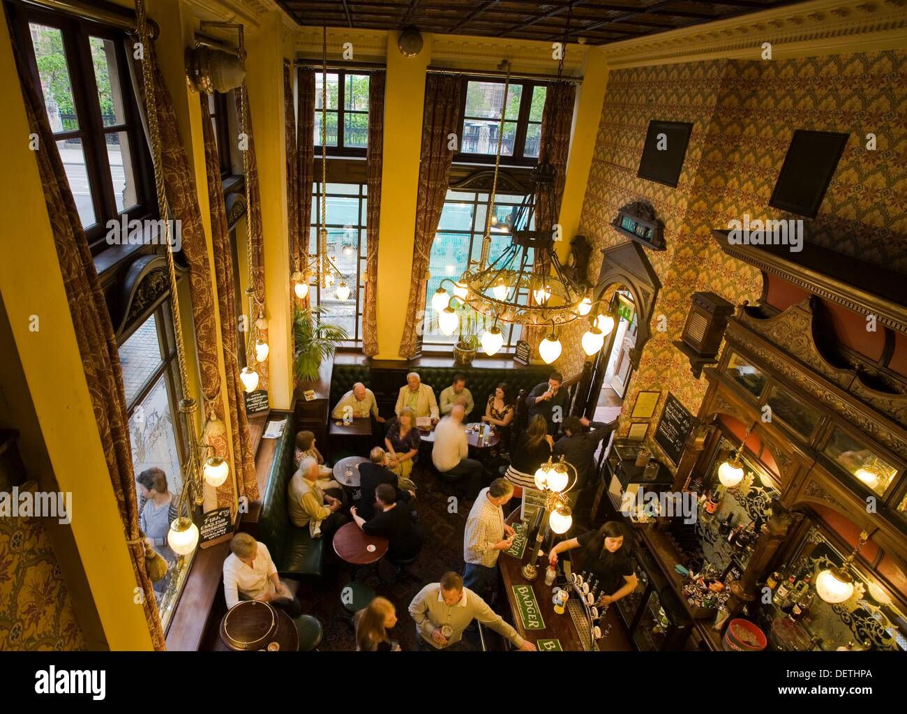 St. Stephen´s Tavern, 10 Bridge Street, is the closest pub to Big Ben