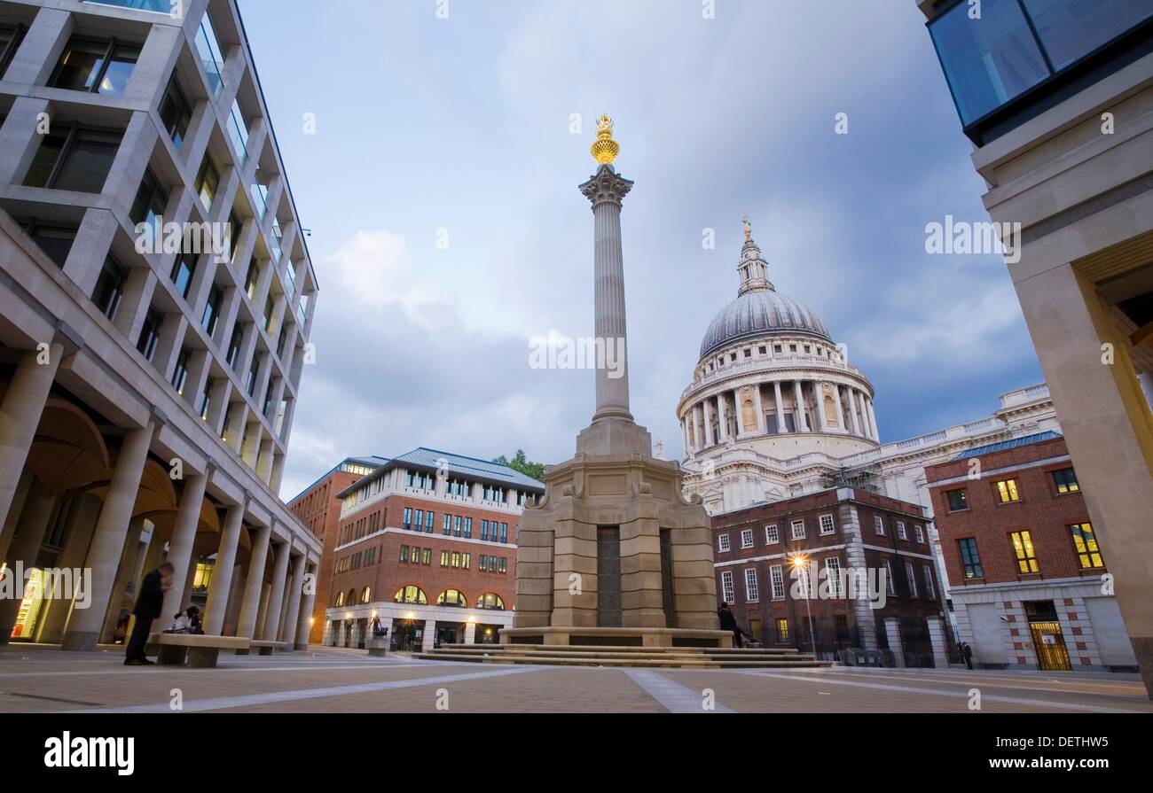 Paternoster Square, Monument to the Great Fire of London in the City of ...