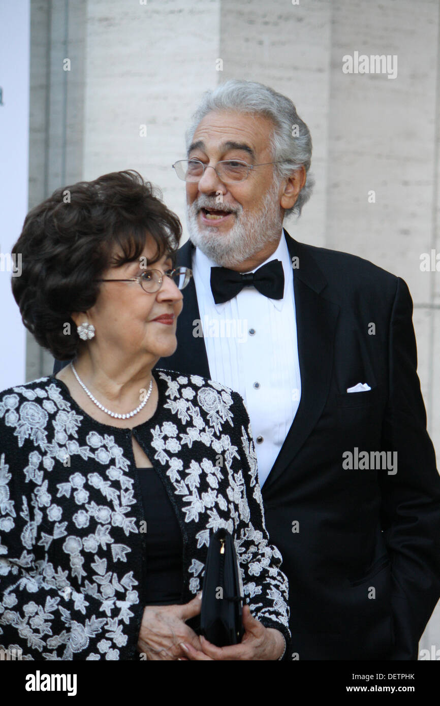 New York, USA. 23rd Sep, 2013. Placido Domingo and his wife Marta arrives for the season opening of the Metropolitan Opera in new York, USA, 23 September 2013. Pyotr Tchaikovsky's opera Eugene Onegin opened the Met's new season. The Metropolitan Opera is considered one of the world's best opera houses and the season opening is always a major event of New York's society. Photo: Christina Horsten/dpa/Alamy Live News Stock Photo