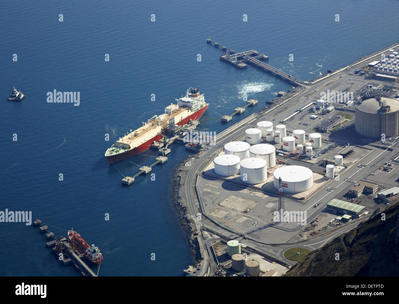 LNG carrier unloading liquefied natural gas in Bahia de Bizkaia Gas, regasification terminal, Port , Bilbao, Biscay, Basque Stock Photo