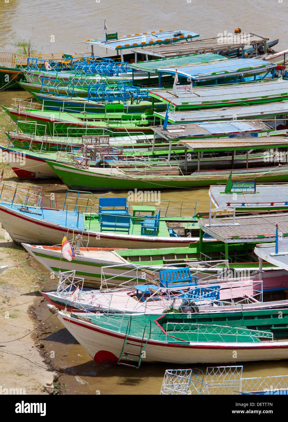 Old asian boats hi-res stock photography and images - Alamy