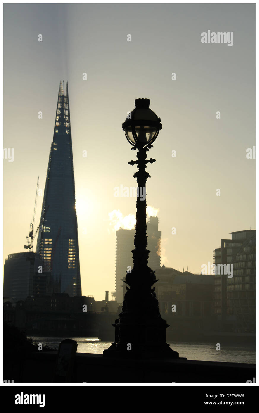 London old street lamp hi-res stock photography and images - Alamy