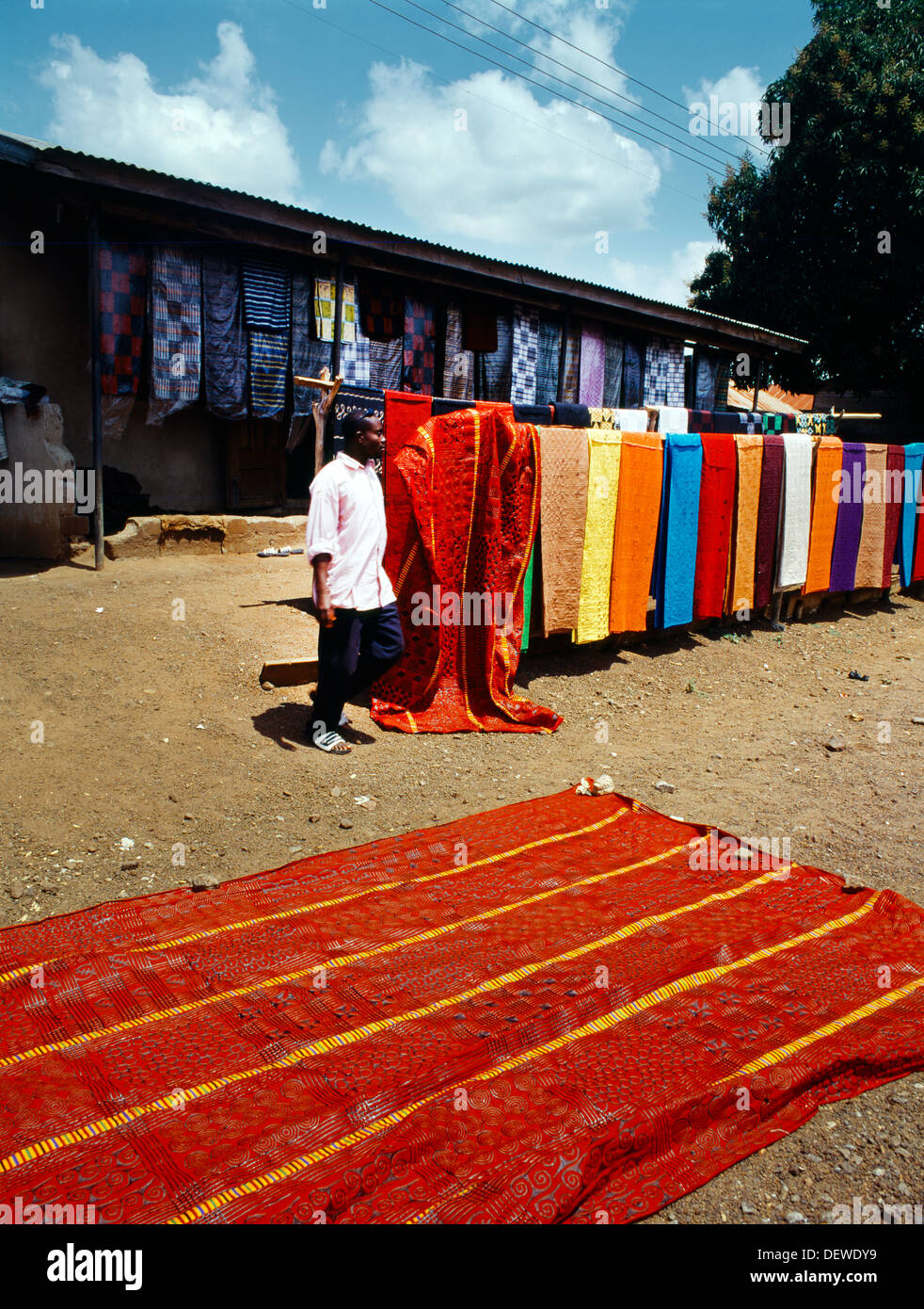ashanti ghana northern territory onso village selling adinkra cloth