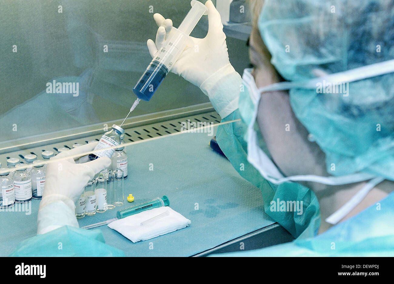 Preparing antibiotic at chemist of hospital Stock Photo Alamy