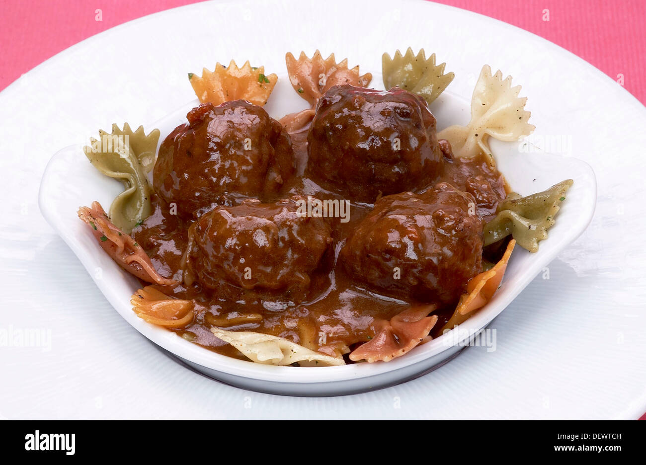 Albóndigas de Ternera (Carne de Ternera picada, Huevos, Pan rallado, Cebolla,  Ajo, Perejil, Vino blanco, Salsa de tomate Stock Photo - Alamy