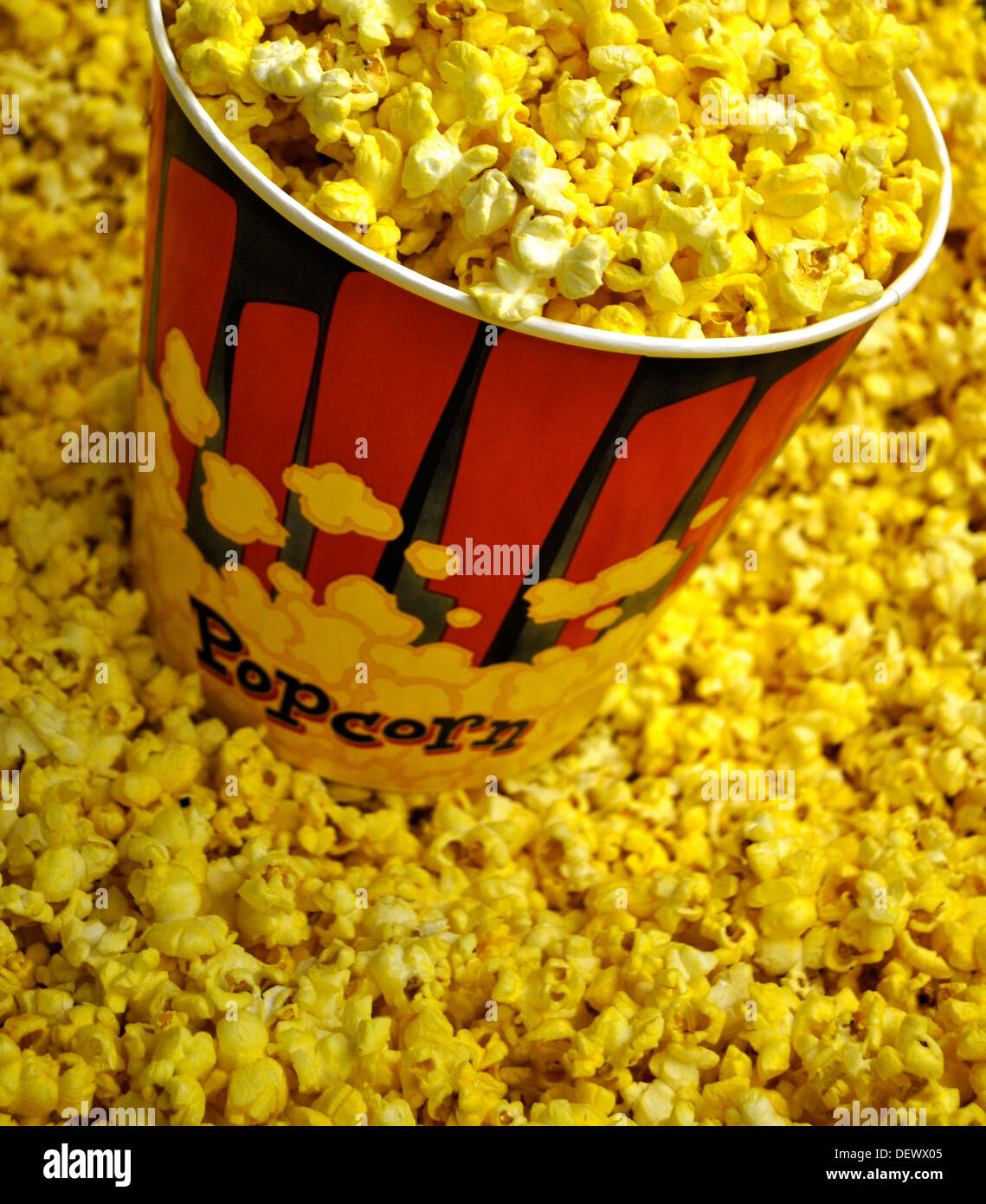 Tub of popcorn hires stock photography and images Alamy