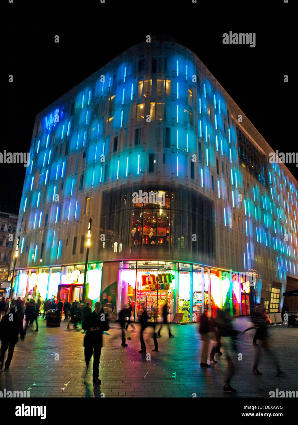 M M S World At Night Leicester Square West End London England Stock Photo Alamy