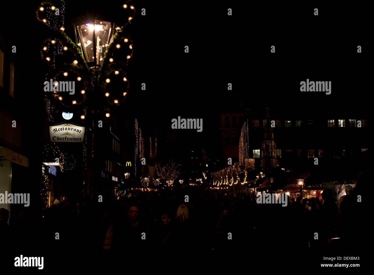 Famous Christmas market in Nuremberg in the evening. Abendstimmung auf dem  Nürnberger Weihnachtsmarkt Stock Photo