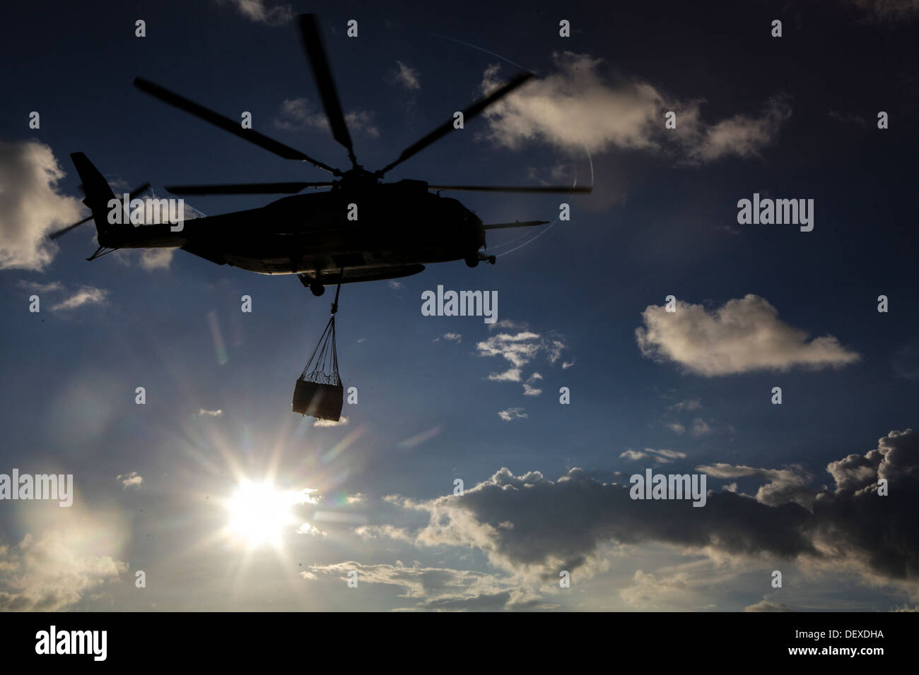A CH-53E Super Stallion helicopter with Marine Medium Tiltrotor Squadron 265 (Reinforced), 31st Marine Expeditionary Unit, carri Stock Photo