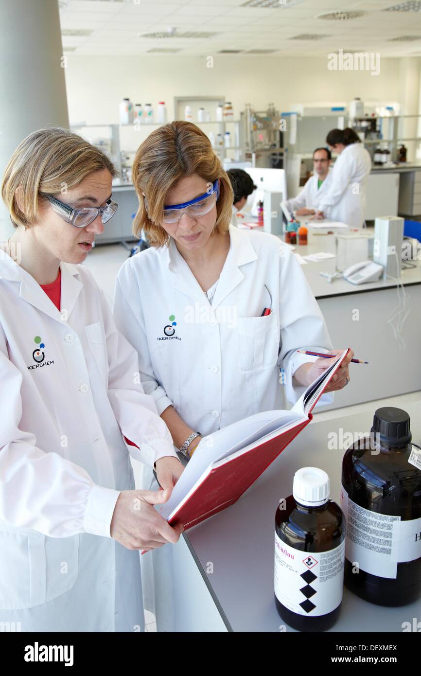 Preparing solution samples for column chromatography, synthesis lab