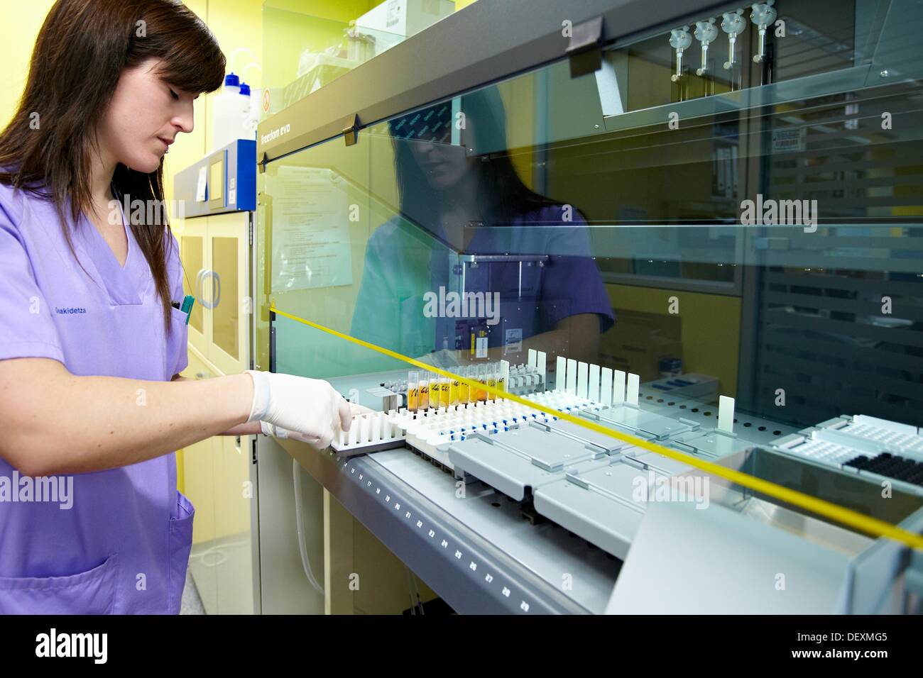 Sample loading, TECAN automated samples handling, DNA and RNA biobank