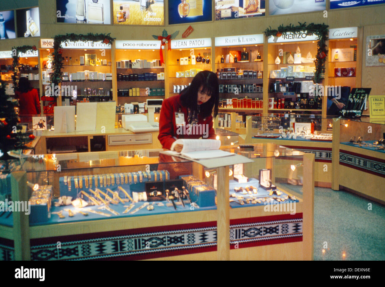 Kuwait City Kuwait Duty Free Shop At Airport Stock Photo Alamy