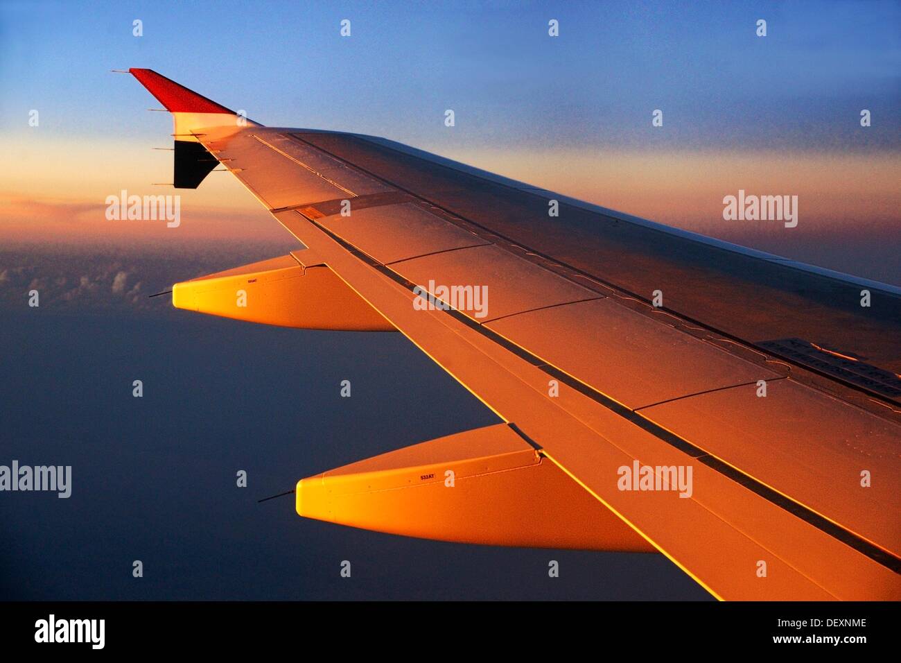 In flight airplane hi-res stock photography and images - Alamy