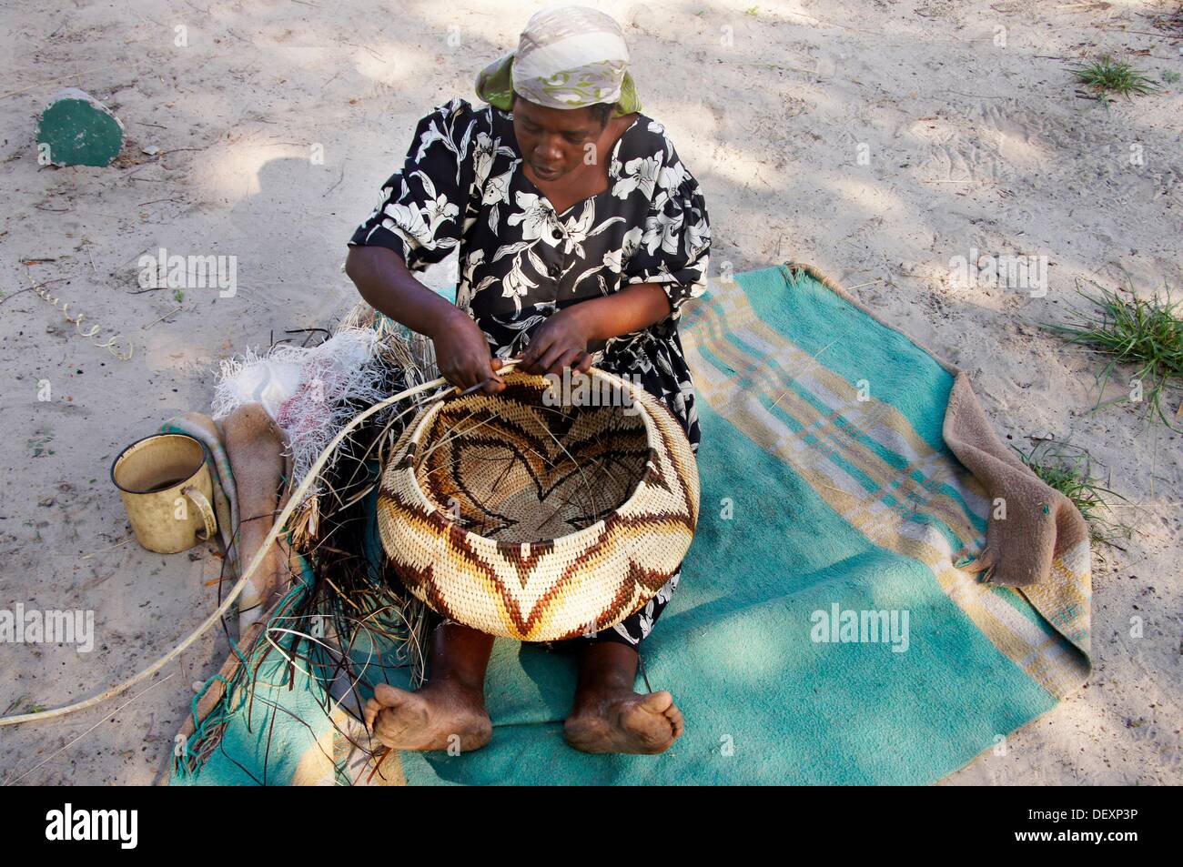 Basket making at Shorobe, Botswana Stock Photo Alamy