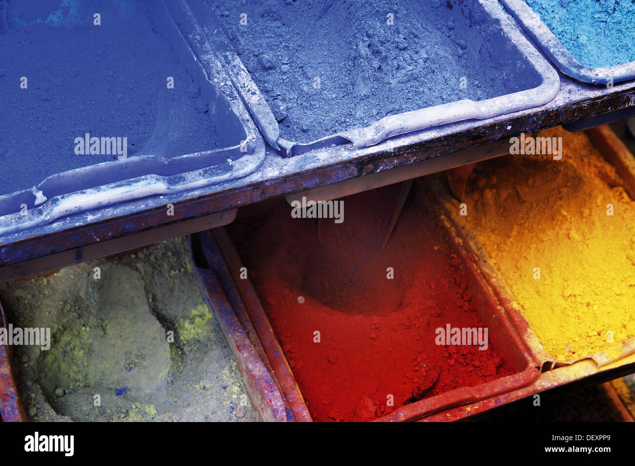 Painting pigment hi-res stock photography and images - Alamy