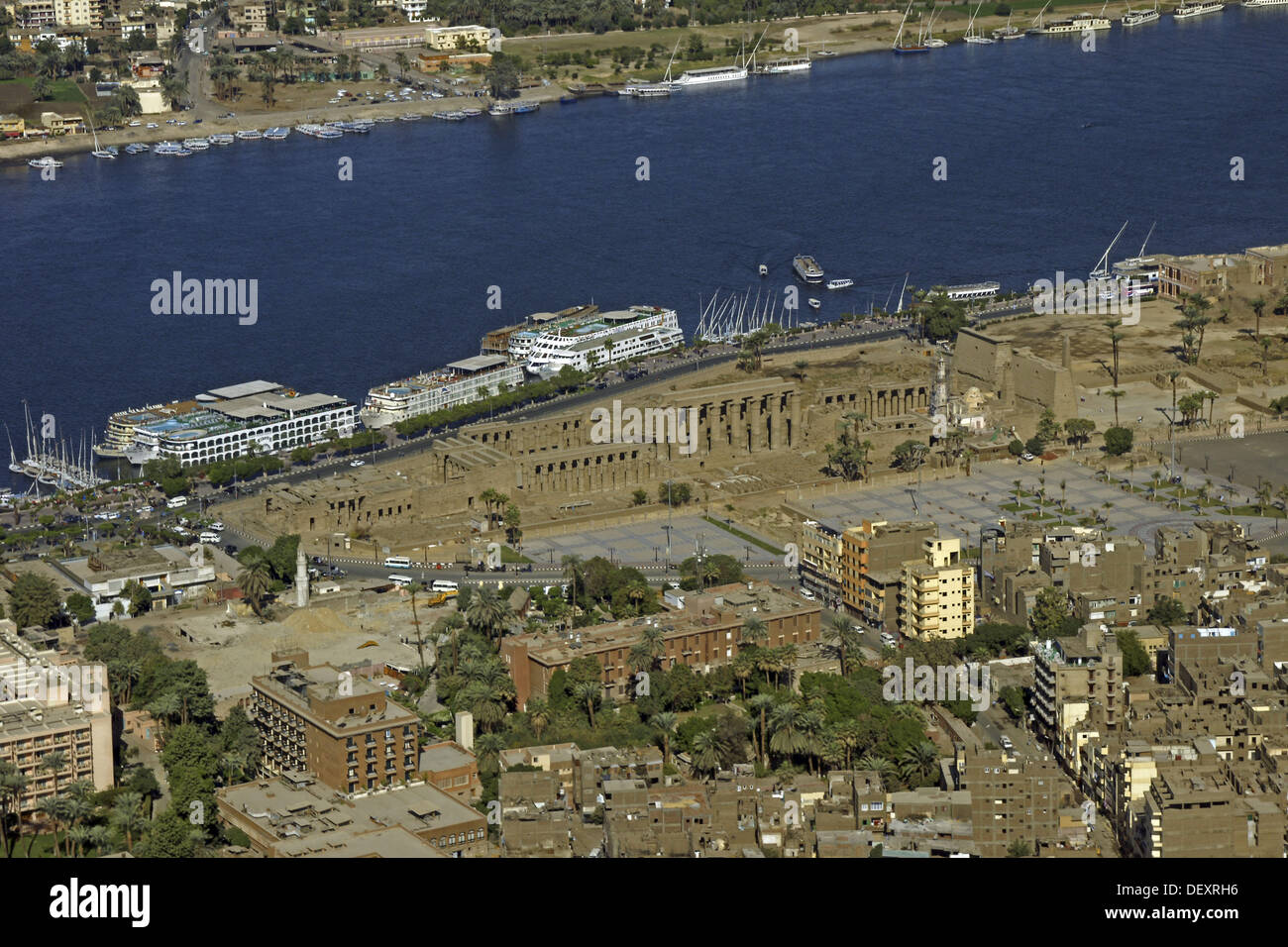 nile-river-valley-from-the-air-luxor-and-the-temple-of-luxor-egypt-DEXRH6.jpg