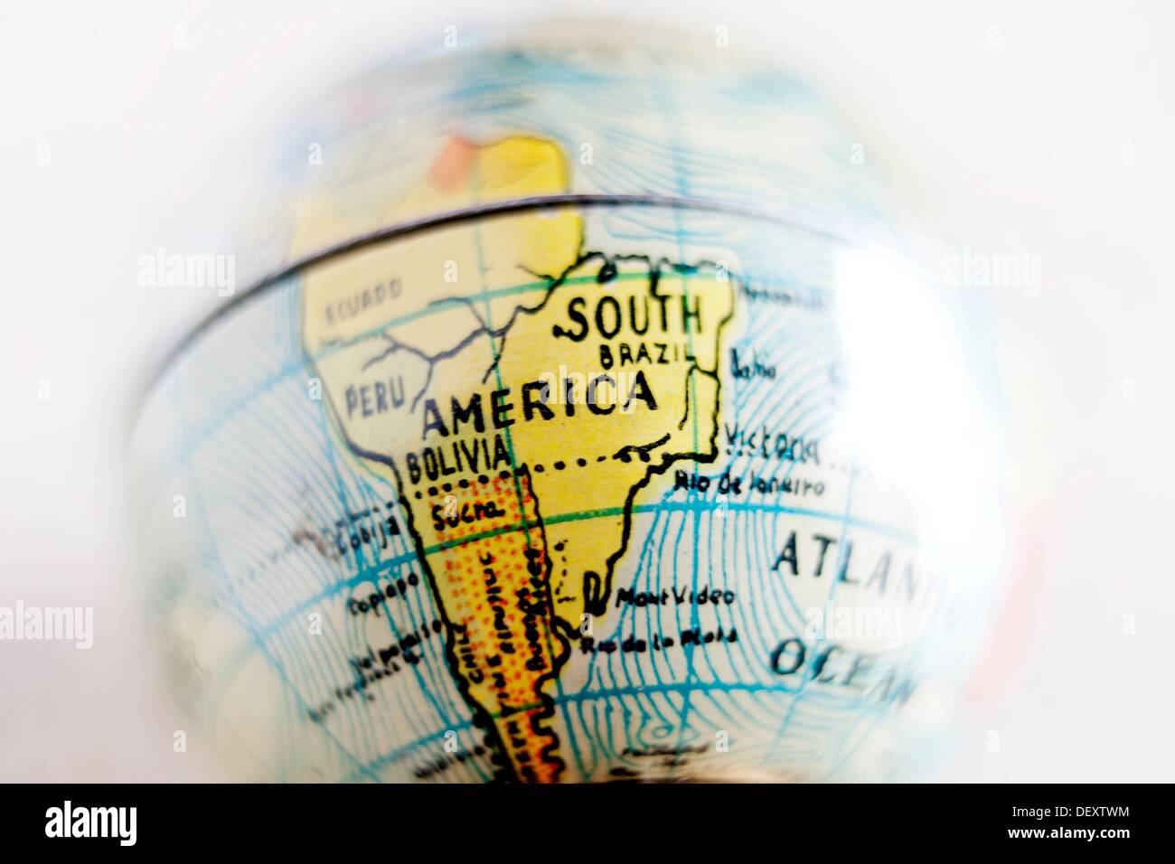Bola del mundo, globo terraqueo, cinco continentes, America del sur, Brasil, Bolivia, Perú, Equador, Monte Video, Rio de Stock Photo