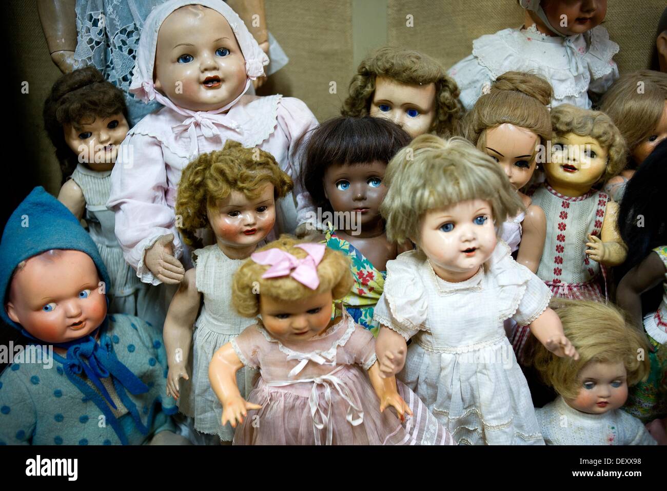 Old fashioned dolls hires stock photography and images Alamy