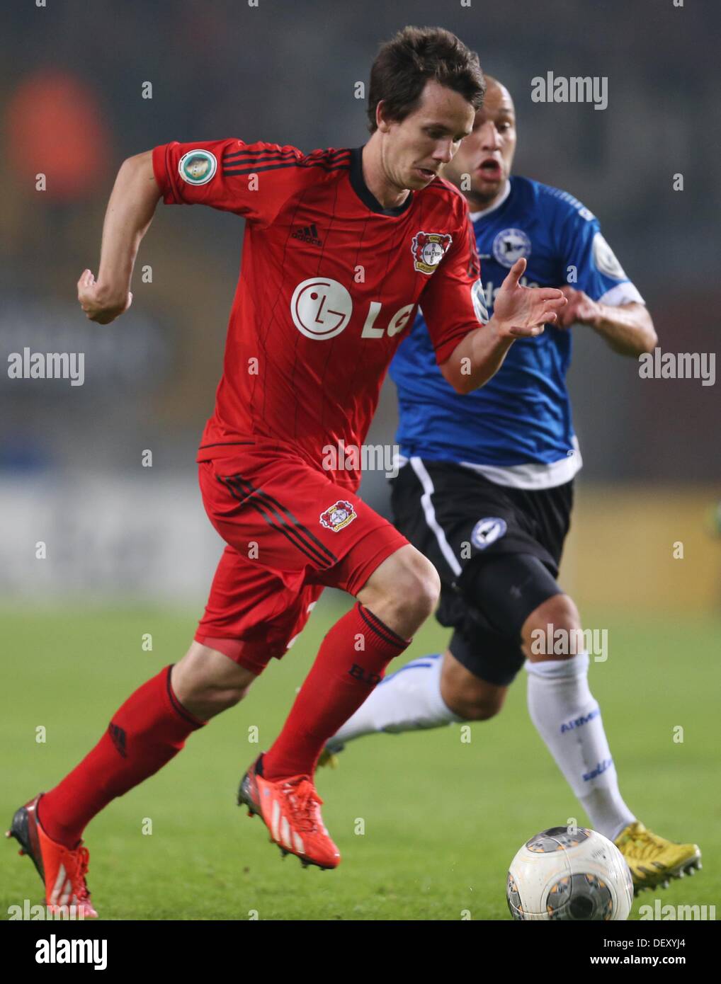 Bielefeld, Germany. 24th Sep, 2013. Bielefeld's Philipp Riese (R) vies