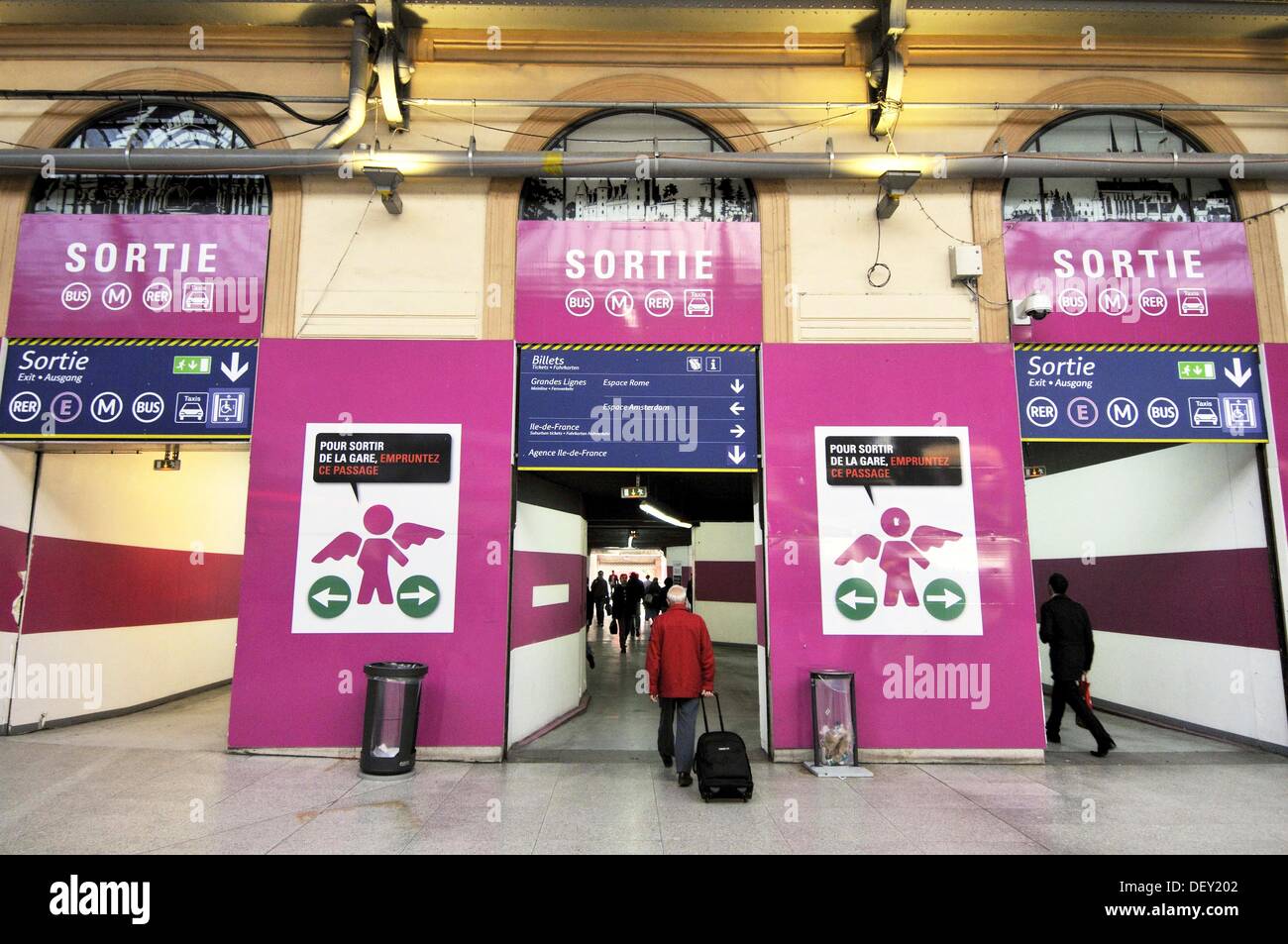 St. Lazare railway station. Paris, France Stock Photo Alamy