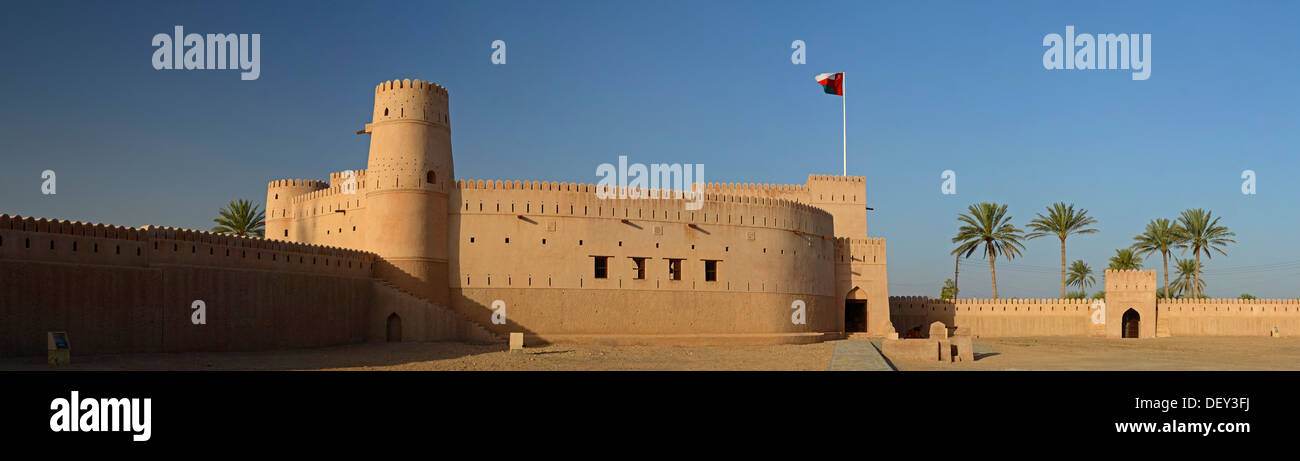 Jalan Bani Bu Hassan castle, Bani Bu Hassan, Ash Sharqiyah, Oman Stock