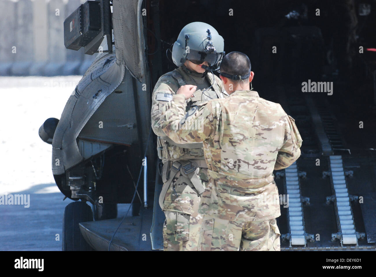 Sgt. Dan Glenn, a flight engineer assigned to B Company, 2nd Battalion (General Support), 149th Aviation Regiment (Texas/Oklahoma National Guard), serving under the 10th Combat Aviation Brigade, discusses passenger seating locations with the passenger man Stock Photo