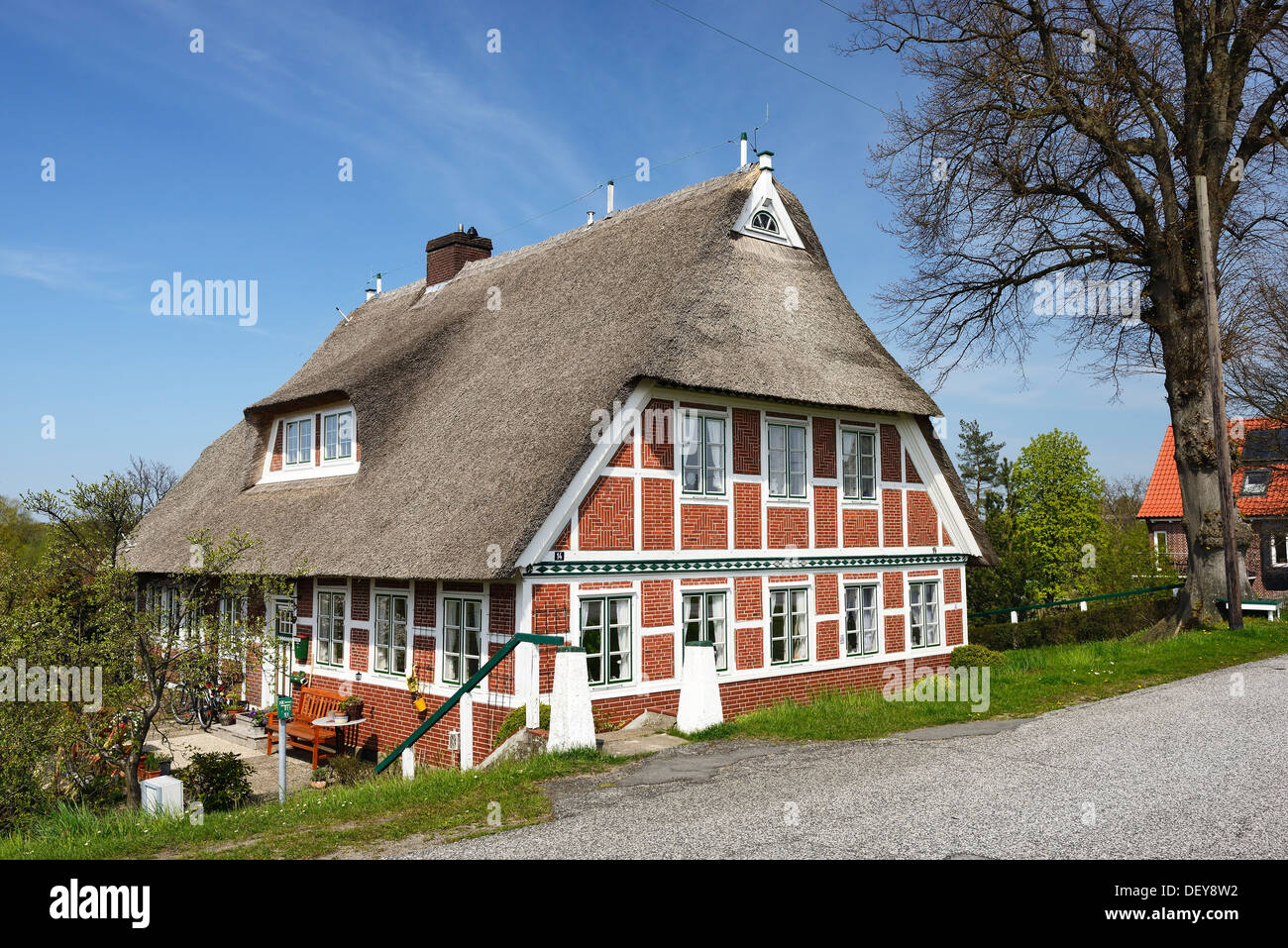 Half-timbered house in old narrow nurse, Hamburg, Germany, Europe, Fachwerkhaus in Altengamme, Deutschland, Europa Stock Photo