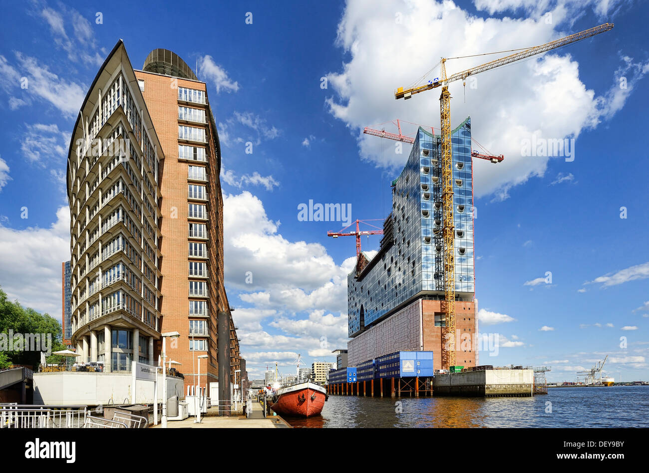 The Elbphilharmonie located under construction in Hamburg, Germany, Europe, Die im Bau befindliche Elbphilharmonie in Hamburg, D Stock Photo