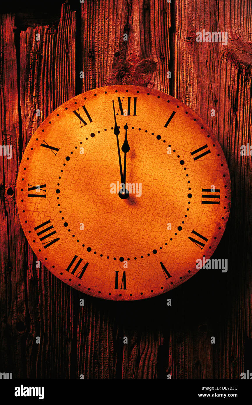 Old fashioned wall clock hi-res stock photography and images - Alamy