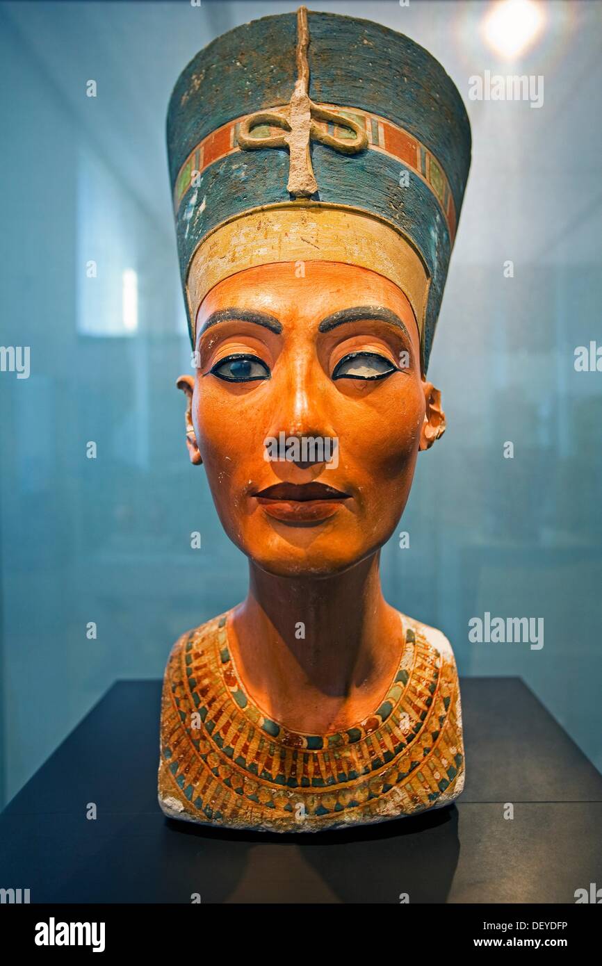 Bust of Queen Nefertiti New Kingdom, 18th dynasty, Amarna era Stock
