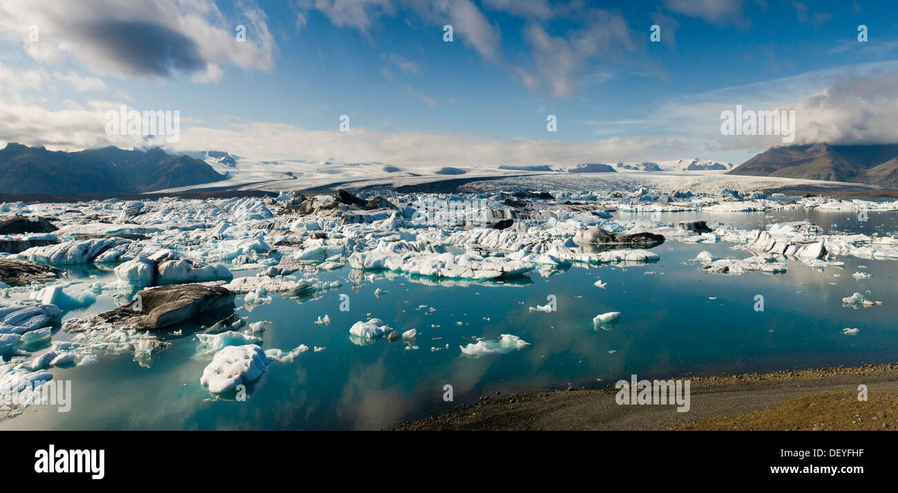 Icebergs on the Jökulsárlón, glacial river lagoon, Jökulsárlón, Höfn, Iceland Stock Photo