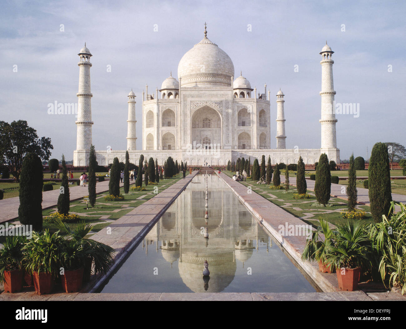 People Visit Taj Mahal in Agra, Editorial Photo - Image of india, heritage:  36886091