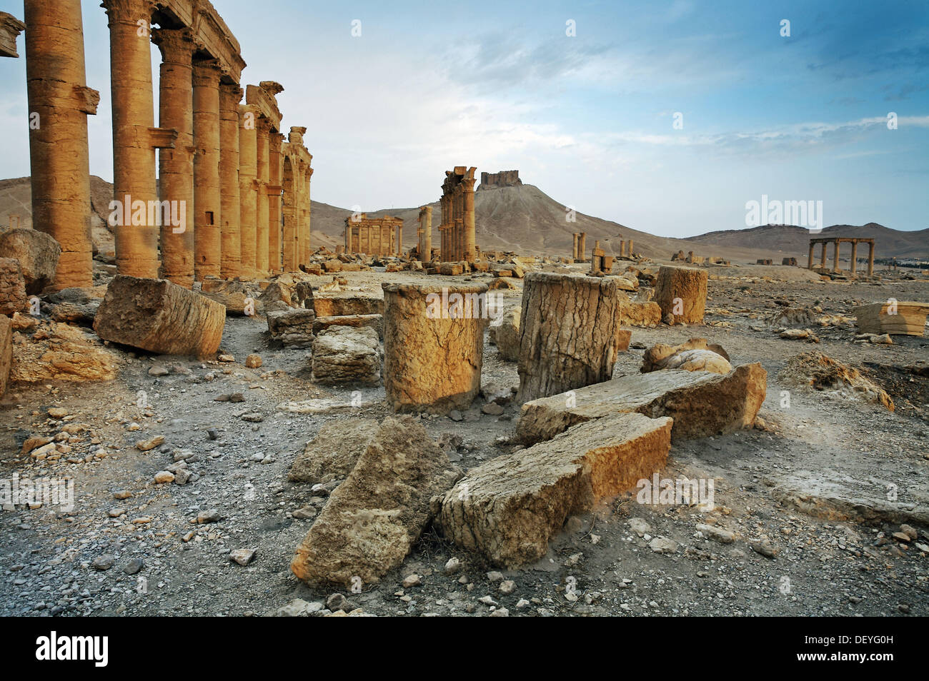 Ruins of the old Greco-roman city of Palmyra, Syria Stock Photo