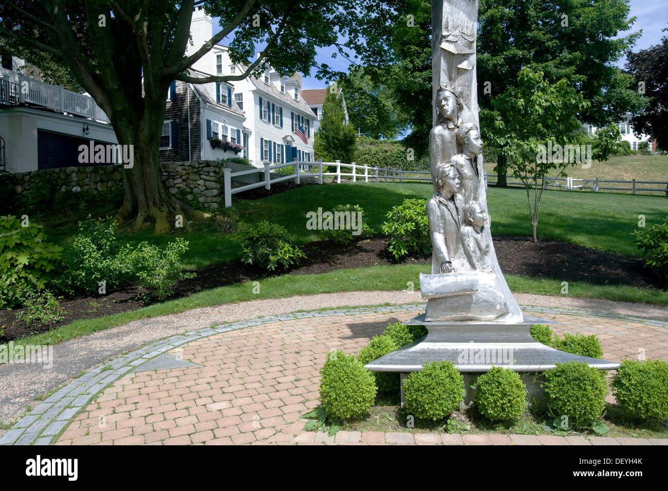 Usa Massachusetts Plymouth Brewster Gardens Immigrant Monument